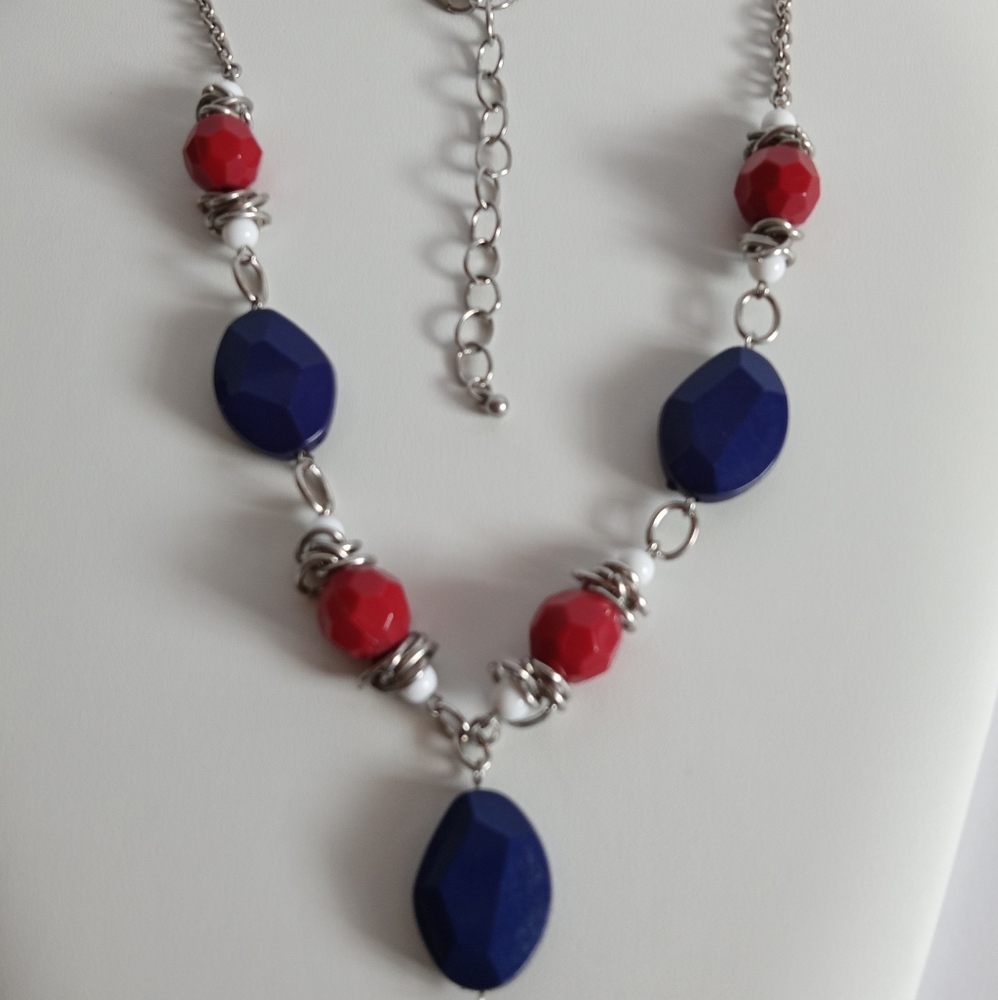 Stunning 16"+3" Adapter Hanging Chain Lucite Red White Blue Silvertone Circles